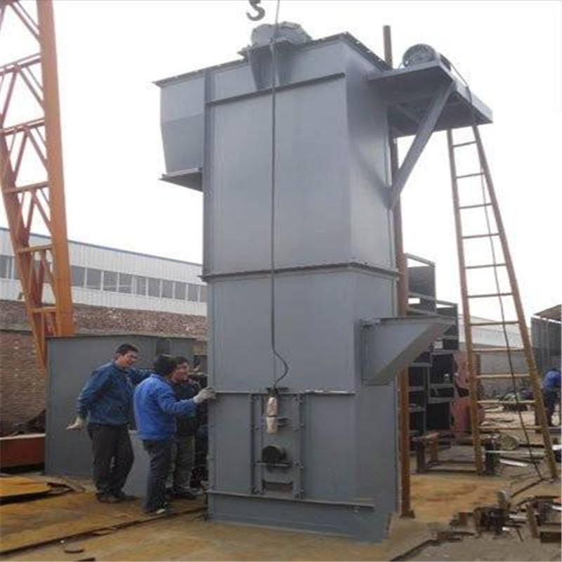 斗式提升機(jī)廠家現(xiàn)場(chǎng)安裝圖片