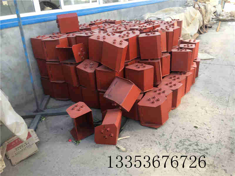 斗式提升機(jī)運(yùn)送潮濕的和粘性的物料用什么樣的料斗？